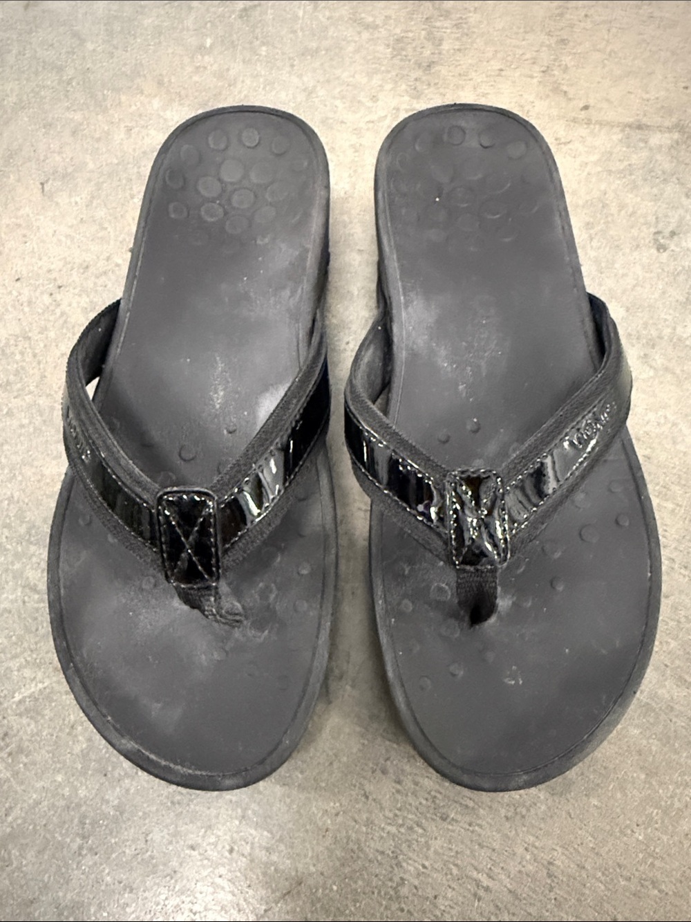 Vionic Black Patent Thong Sandals